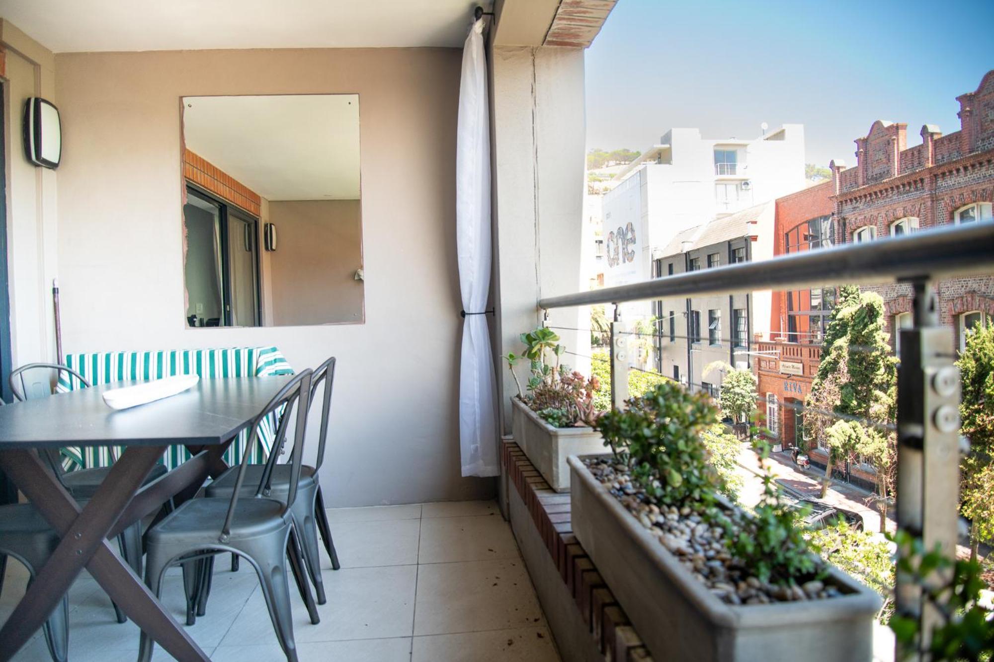 Stylish With Large, Covered Balcony In De Waterkant Apartment